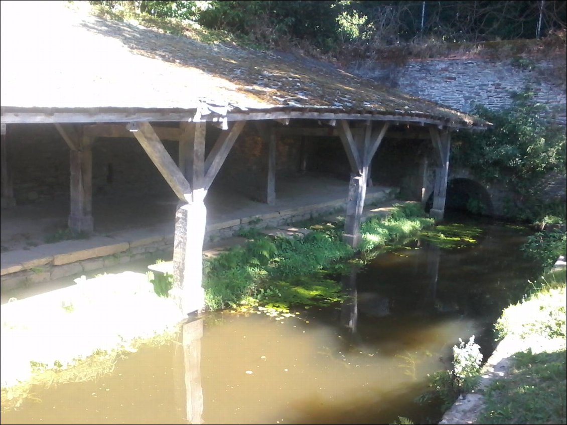 Le lavoir, parfait comme pédiluve.