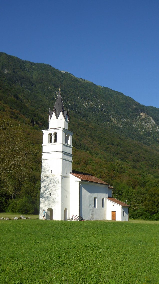 Eglise vers Kamno