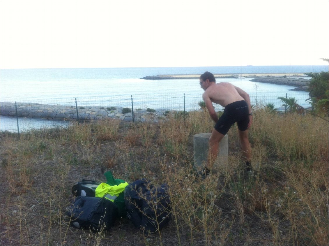 On installe le bivouac près de Imperia après San Remo