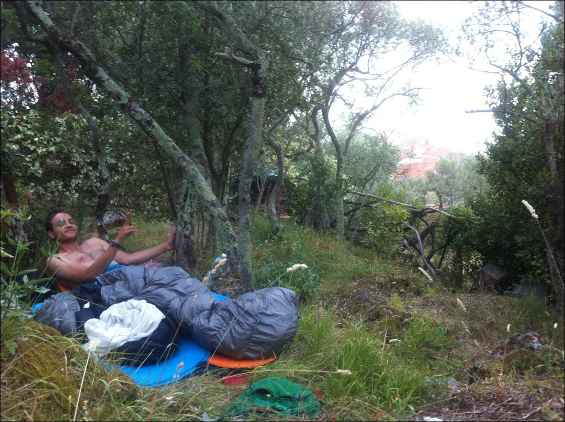 Belle étoile dans une terrasse près de Tollero, dernière nuit, on va pouvoir se DOUCHER yiiiha