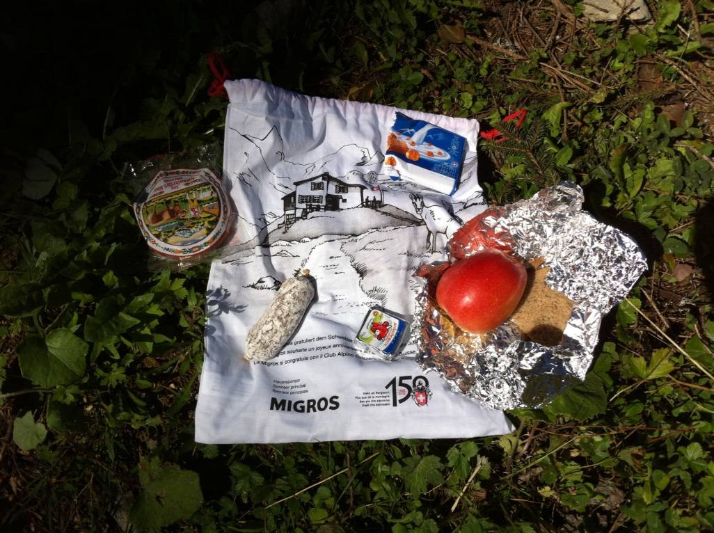 picnic suisse préparé à la cabane Chandrion