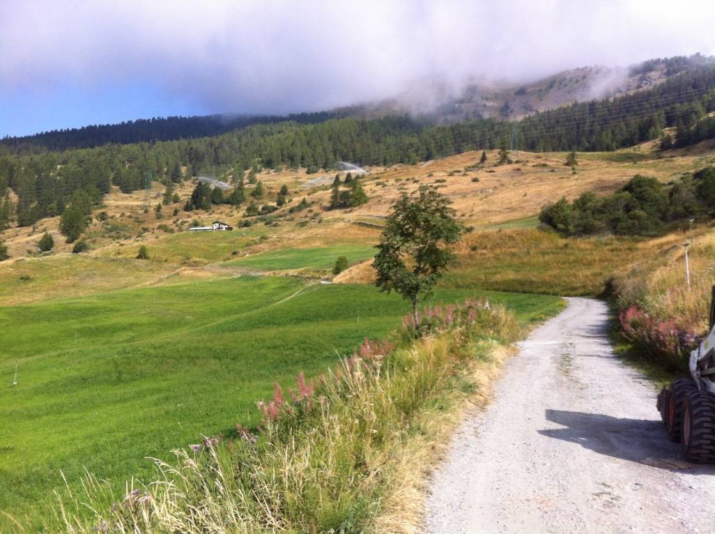 montée au-dessus de Villapoint d'eau au km 9, à gauche des maisons