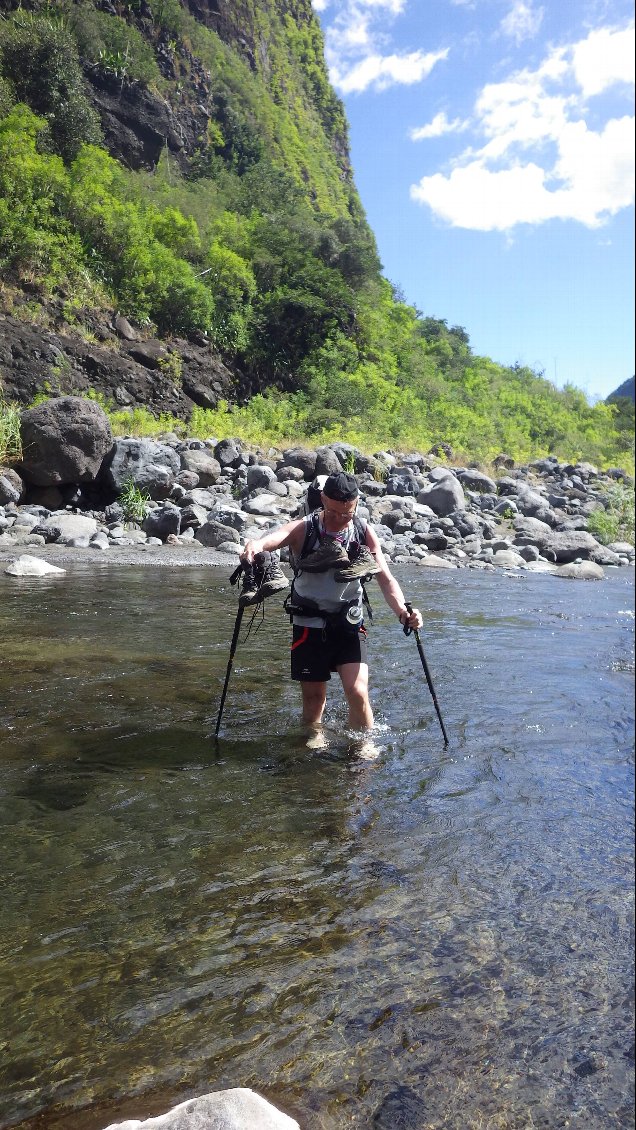 traversée de la rivière des Galets