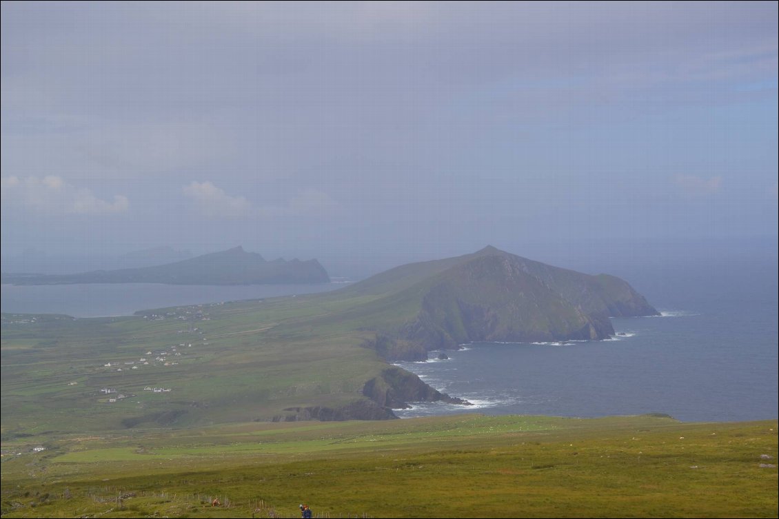 dans le fond, les Three Sisters, la baie de Smerwick, et à peu près tout le trajet de la veille