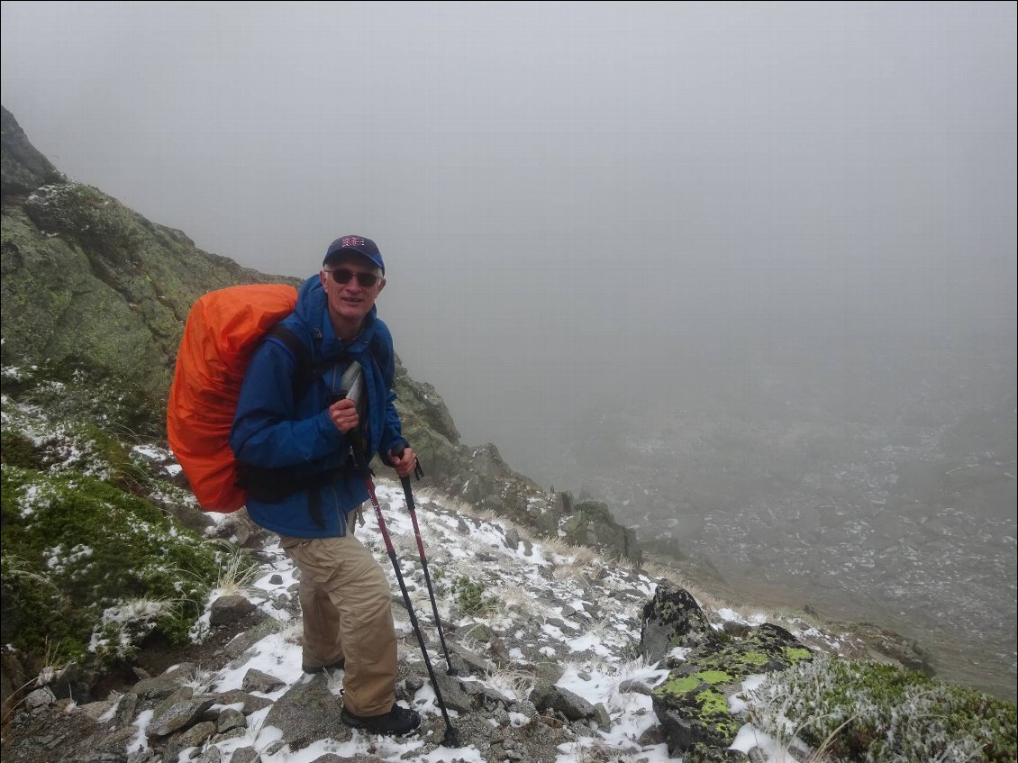 Au col de la Mourelle: la neige nous attend et les herbes sont des Mr Freeze!