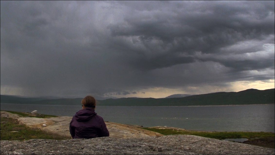 On regarde les orages passer sur notre route et on se satisfaits d'attendre à la chaleur du feu.