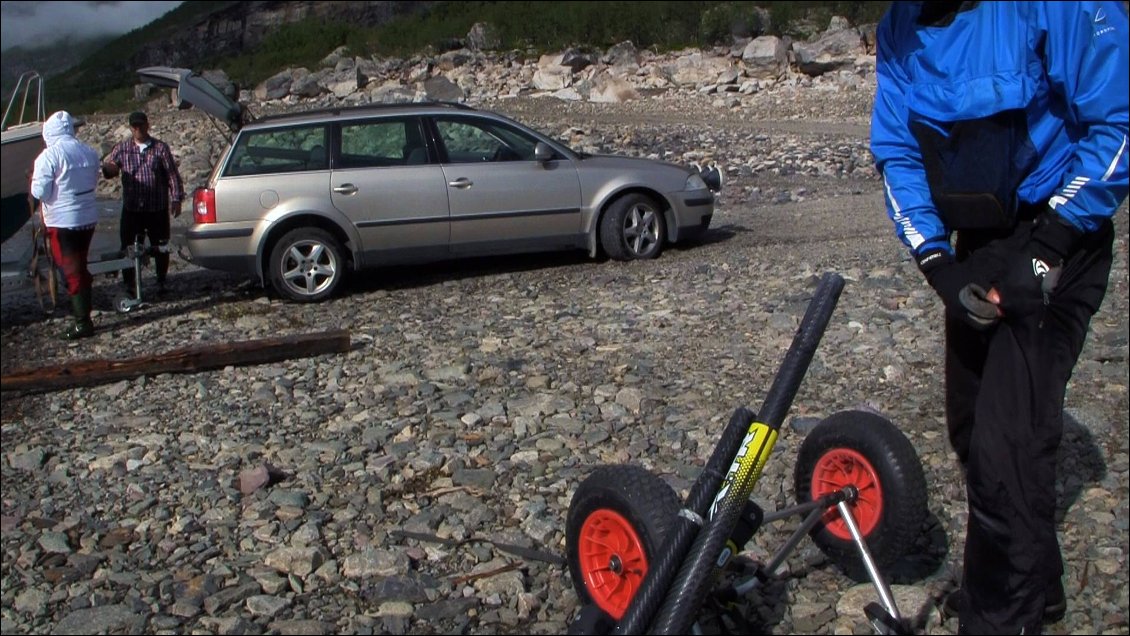 Arrivés au portage on sentait bien qu'on attirait l'attention !