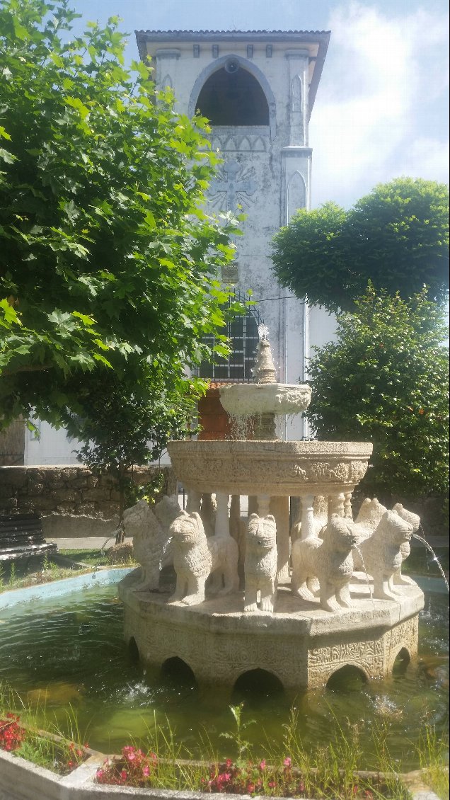 A Ponte do Porto, la fontaine des lions de Grenade