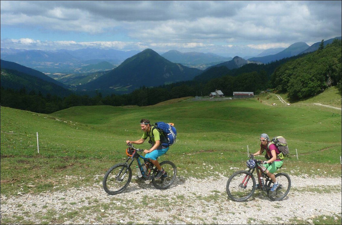 Piste roulante jusqu'au col de la Croix.