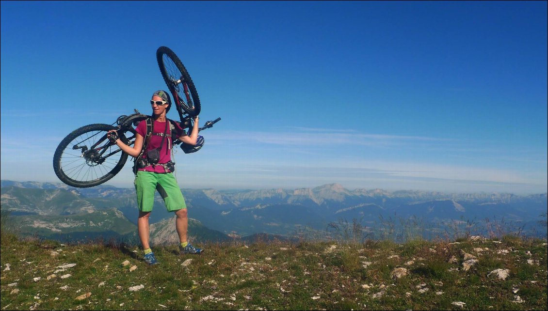 Le portage est parfois si confortable qu'on peut oublier le vélo au moment de faire une "pause point de vue"