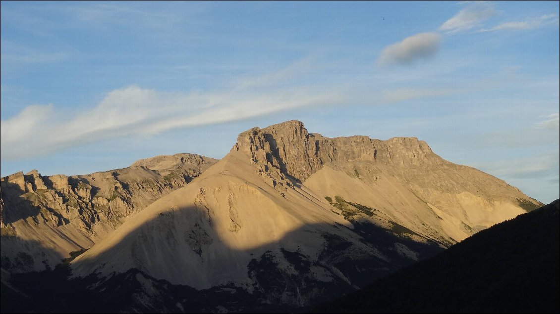 Le bivouac nous permet de profiter d'un coucher de soleil sur le plateau de Bure.