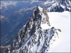 vol-au-dessus-de-l-aiguille-du-midi