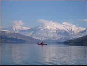 kayak-sur-le-lac-de-serre-poncon