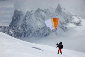 une-traversee-des-alpes-en-speedriding-et-a-ski