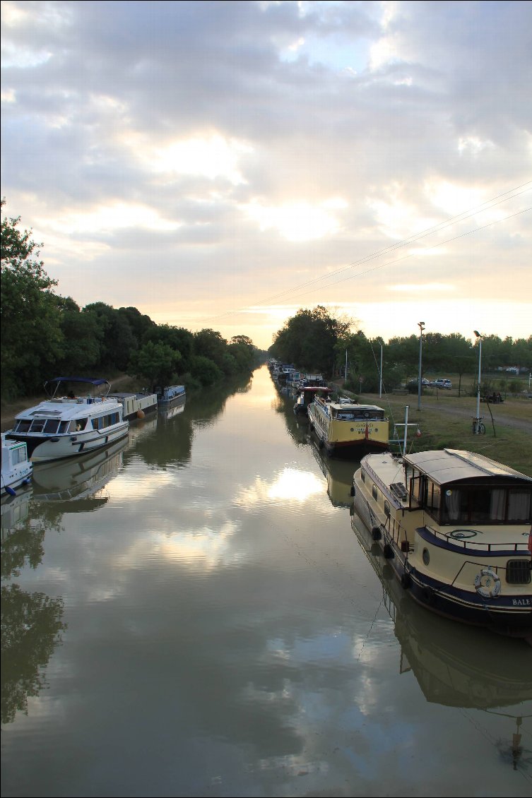 Lever de soleil sur le canal du Midi