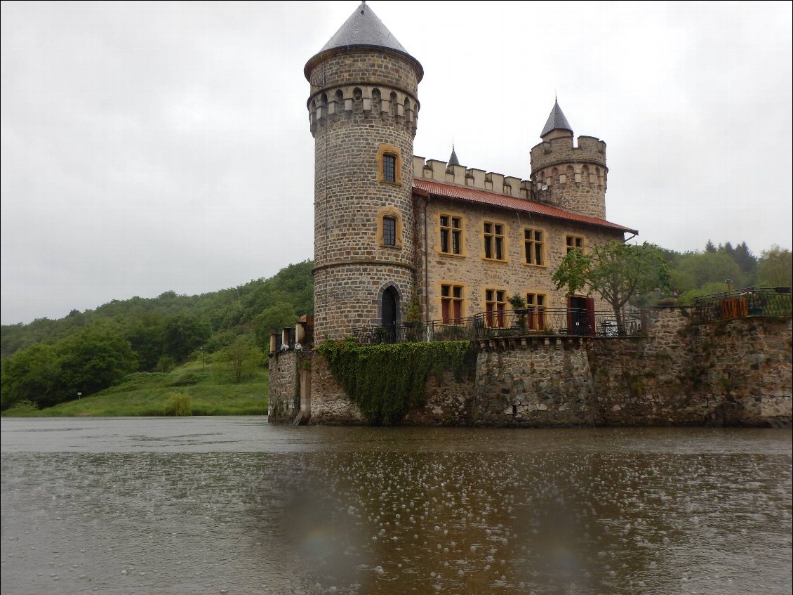 Château de La Roche sur le Lac de Villerest
