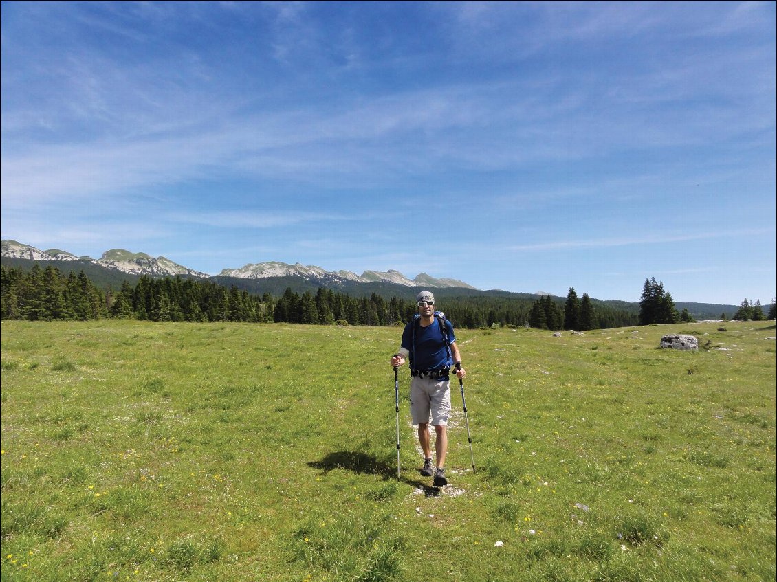 Alexis de la rédaction de Carnets d'Aventures.
Sur les hauts plateaux du Vercors, loin de toute civilisation, les yeux s'écarquillent, l'esprit respire et se nourrit, le corps semble s'autoguérir...