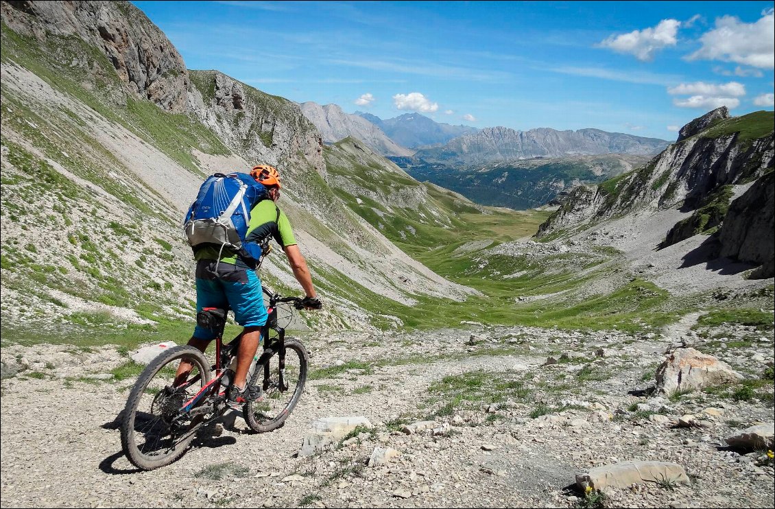 À la descente, le sac se maintient bien.