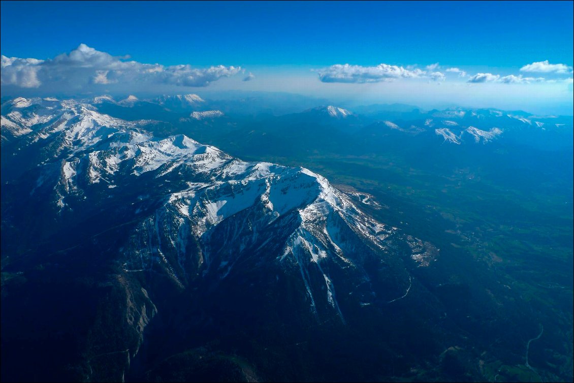 Direction Dormillouse et la vallée de la Blanche, nous traversons la "branche Ubaye" du lac.