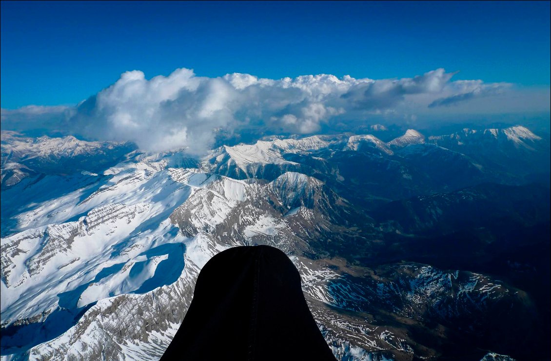 Nous filons alors tout droit vers le sud, dominant littéralement la vallée de la Blanche.