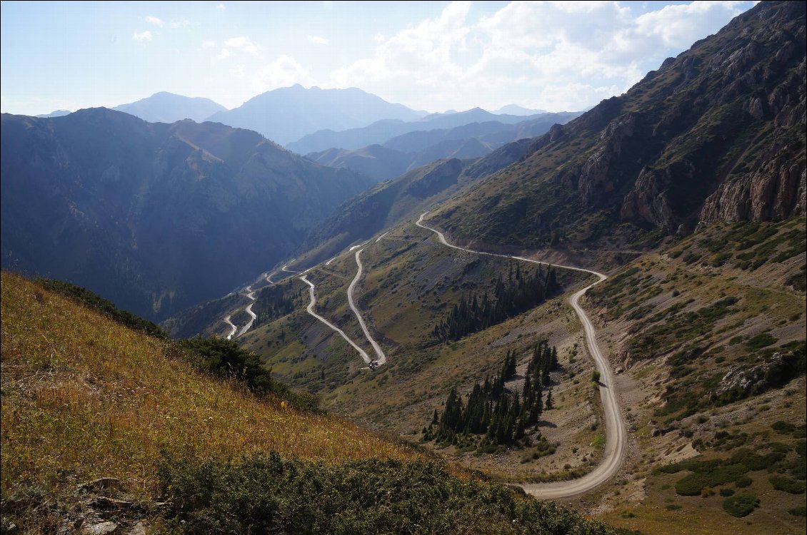 Redescente vers la vallée de Naryn.