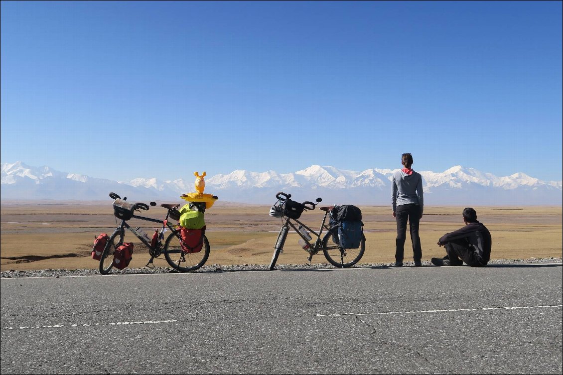 Face aux Pamirs, sur la route d'Irkeshtam. Quelle vue!!!