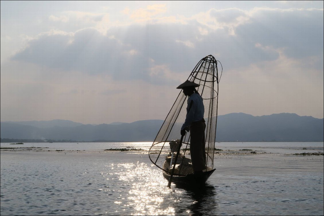 Pêcheur sur le lac Inle