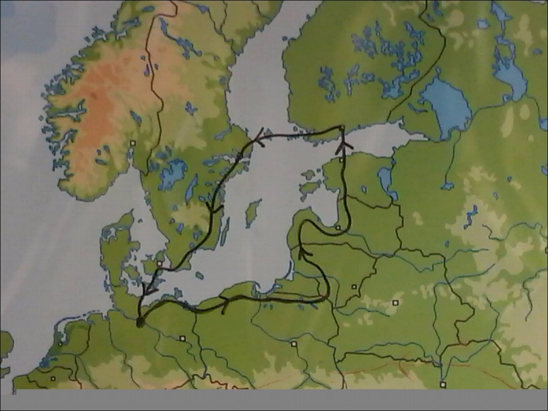 Départ Hambourg, Allemagne, Pologne, les trois pays Baltes (en évitant les parties russes car je n'ai pas de passeport et de visa), traversée pour la Finlande, 2 ème traversée pour la Suède en passant par l'archipel d'Aland, descente vers le Danemark et retour à Hambourg.