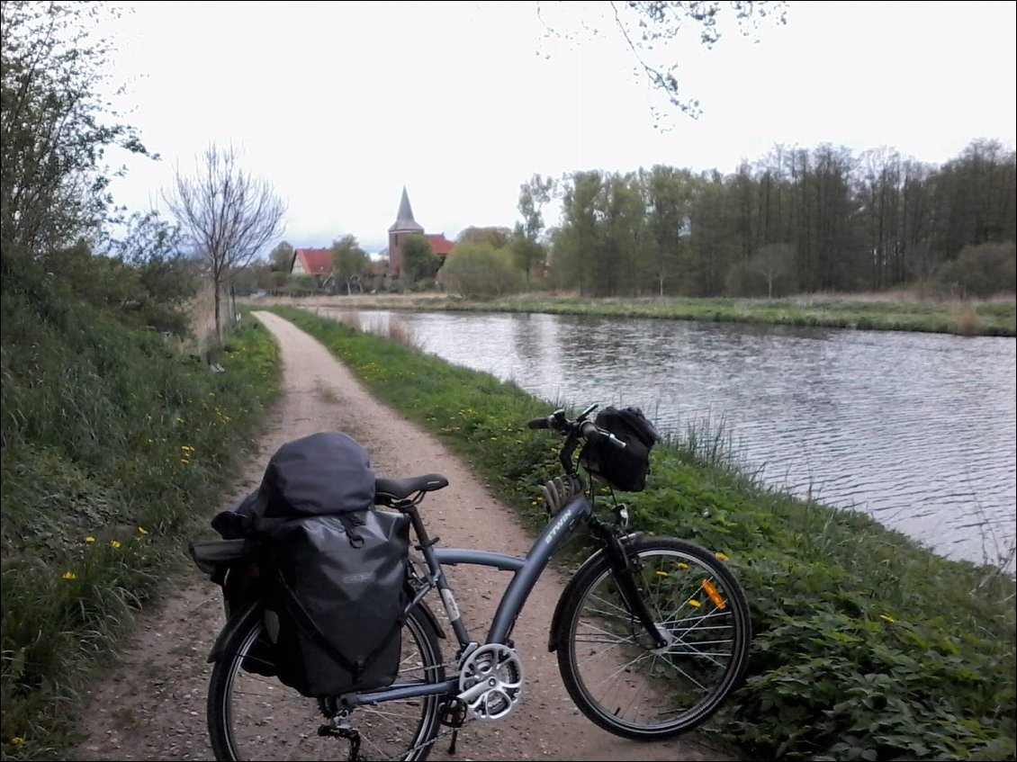 "Rossinante" au bord du canal Elbe-Lübeck