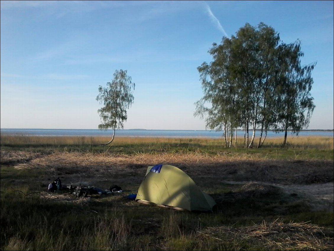 Il y avait plein d'empreintes de chevreuils à ce bivouac. Mais à part les choucas qui ont essayé de piquer ma poubelle, aucun cervidés n'est passé me dire bonjour.