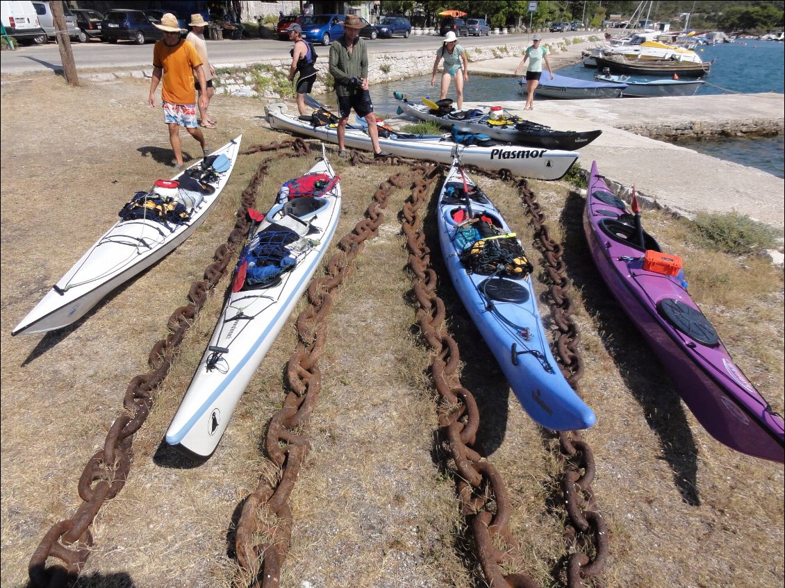 Différents modèles : en fibre ou en polyéthylène, différentes formes de carène...
(trip kayak en Croatie, îles de Cres et Losinj)