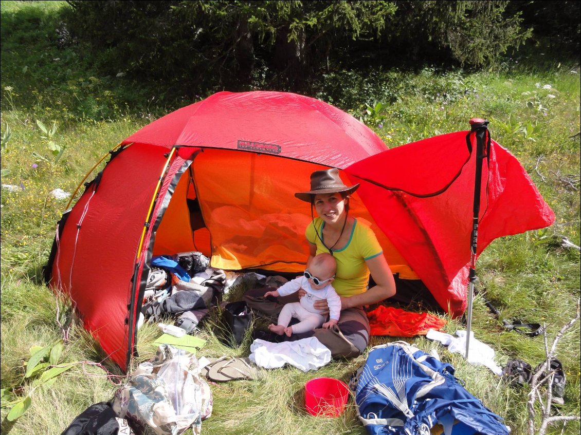 Âgée de quelques mois, Thaïs toute pimpante nous accompagne dans le Vercors pour sa première randonnée en itinérance, et avec bivouac s'il vous plaît !