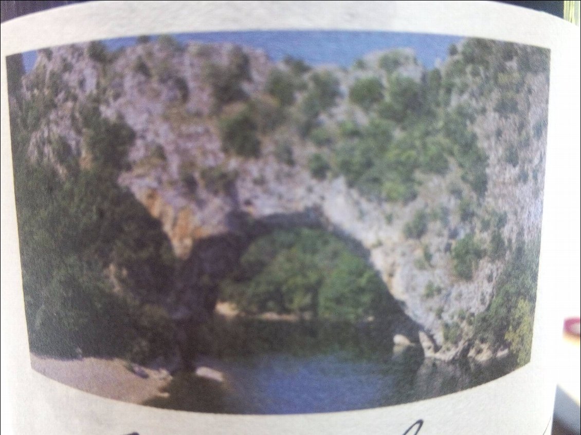 Le pont d'Arc (sur la bouteille de vin)