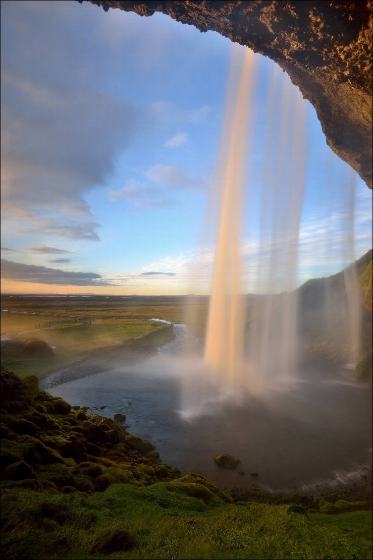 Cascade Seljalandsfoss. Tour d’Islande à vélo pendant 2 mois, été 2013.
Photo : Guillaume Hermant