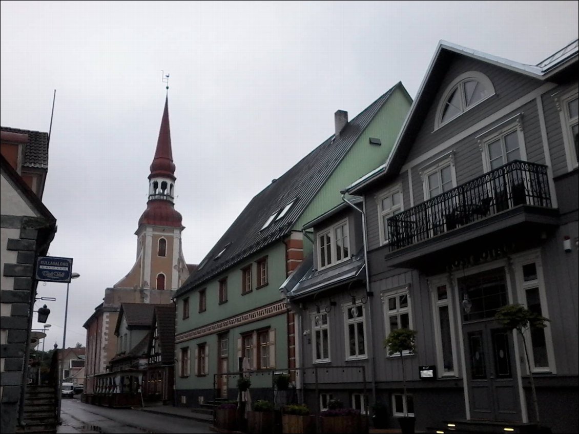 Dans les rues de Parnu.