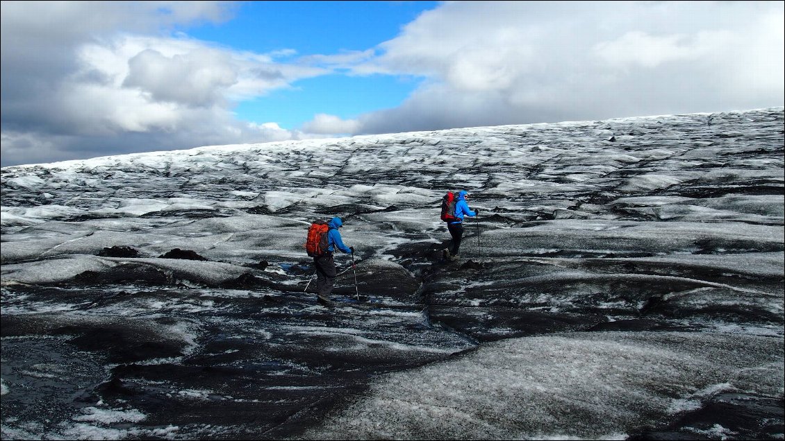 Trek Lónsöræfi lors de la traversée du glacier Eyjabakkajökul (en 2012).
Photo : Henri Sourdet