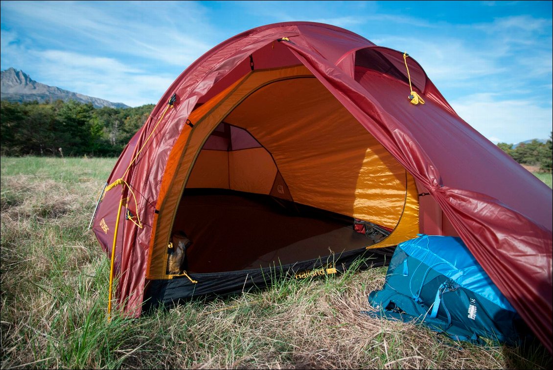 L'espace intérieur est confortable pour 2.