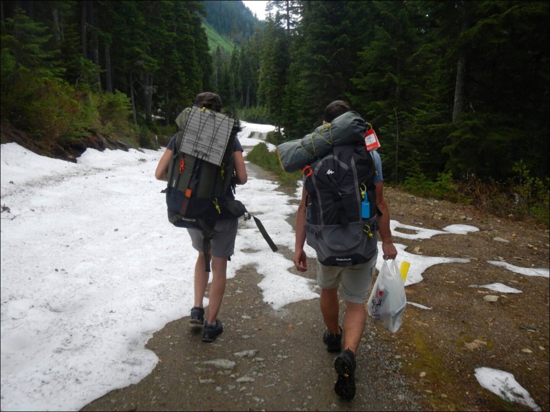 De la neige à 1000m... Les cols dans les rocheuses seront à 2000 je crois.