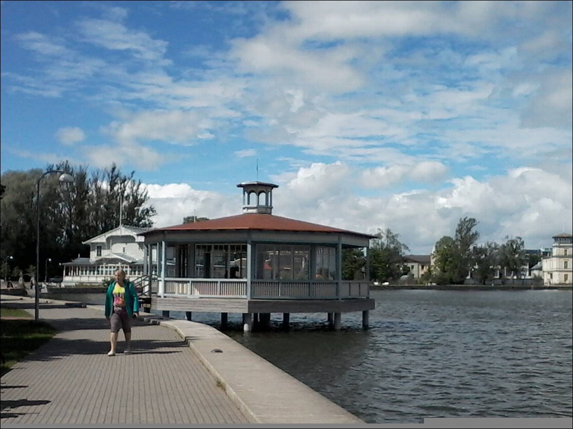 Station balnéaire avec sa promenade "des anglais" non des aristocrates russes.