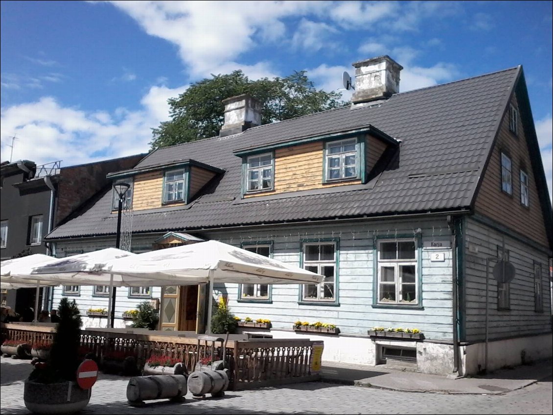 Une des nombreuses maisons en bois. Je vous fais grâce des dizaines d"autres que j'ai pris en photo.