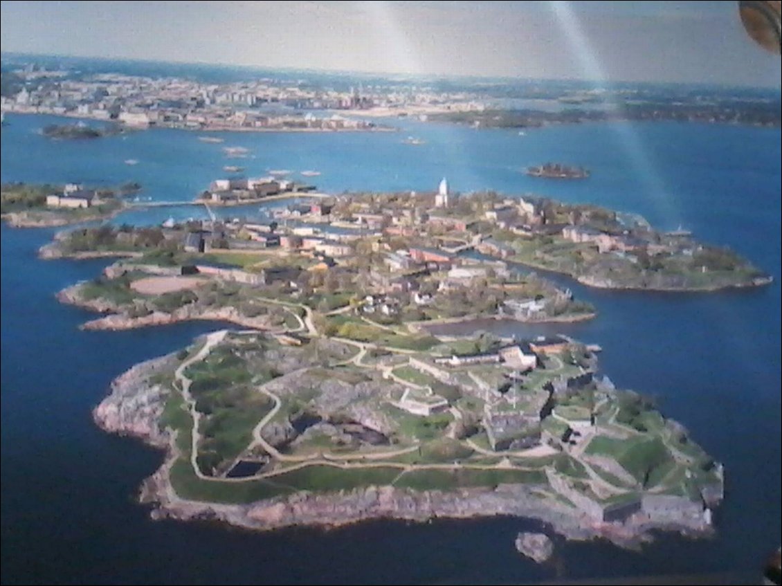 Au musée retraçant l'Histoire de la forteresse, je trouve ces 2 photos. Voici l'été