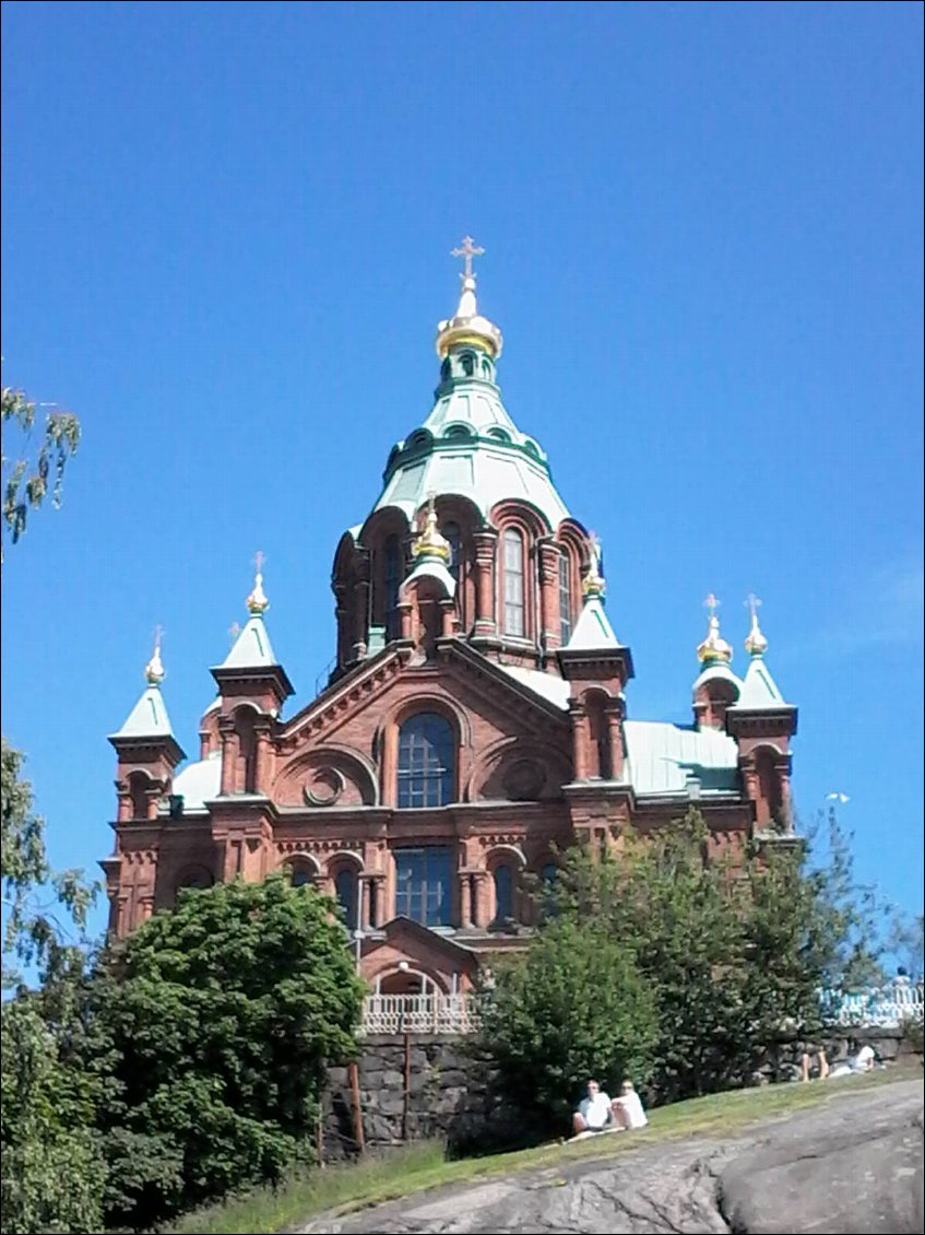 Je vous remets aussi la cathédrale Uspenski, parce qu'avec du soleil c'est vraiment vraiment mieux.