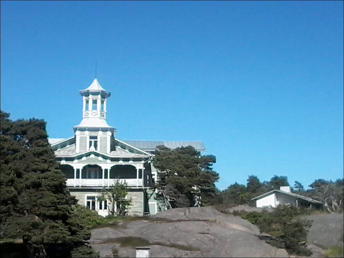 Au 19eme siècle, l'aristocratie russe y fit construire de belles demeures d'été.