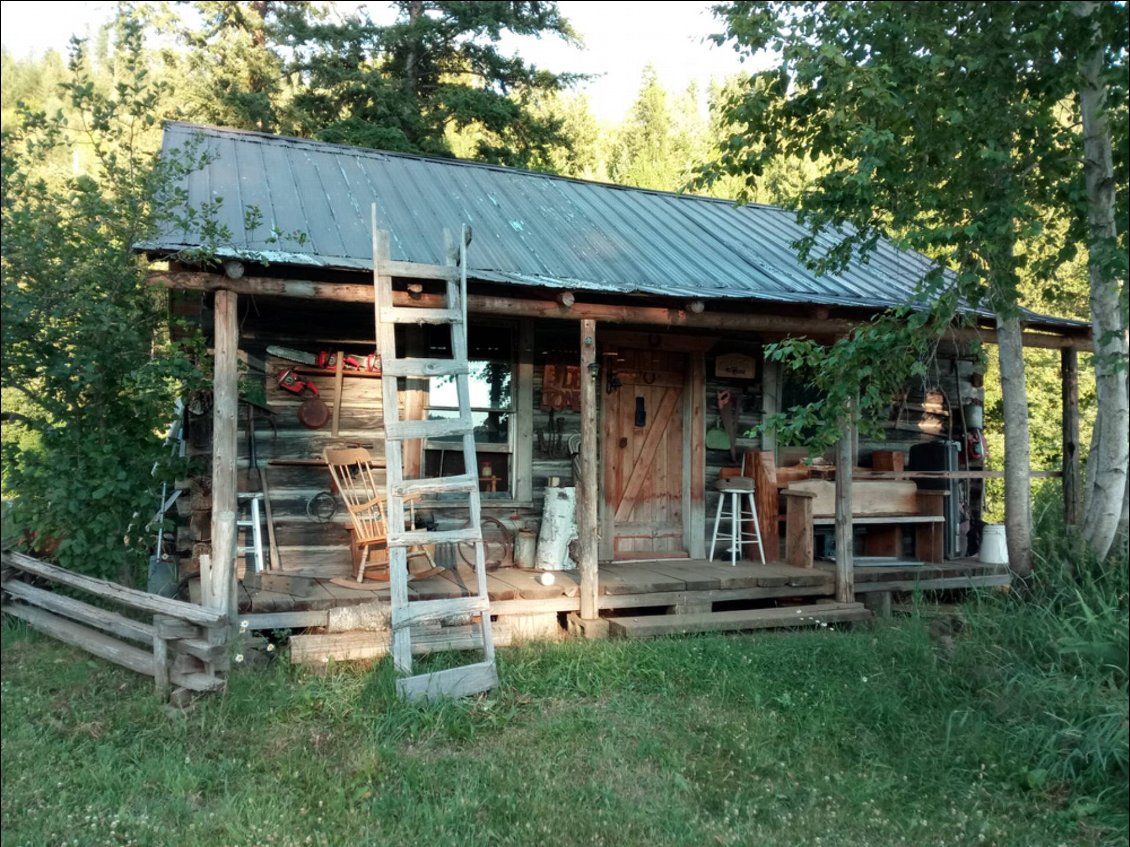 Une 'maison' canadienne d'il y a 100 ans, que j'ai pu visiter au 'rustic campground'.