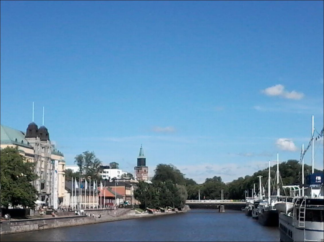 Turku s'est bâtie sur les bords de l'Aura.