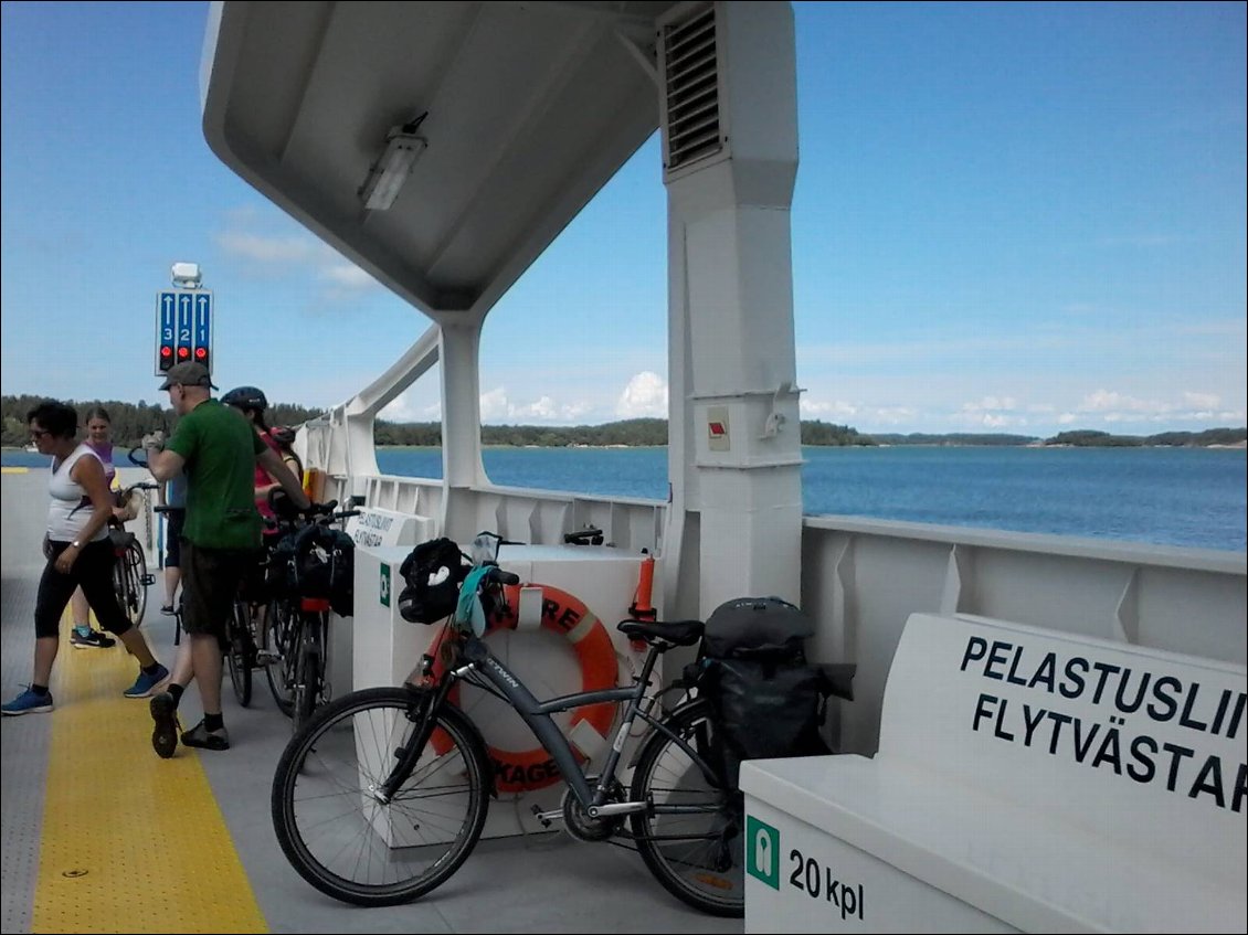 Beaucoup de cyclistes font la boucle de Turku. Souvent, on se retrouve sur les ferry.