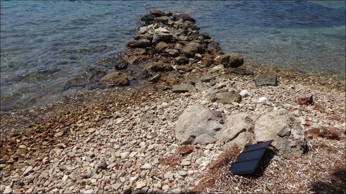 Journée de repos sur notre petite île, on recharge les batteries au propre comme au figuré