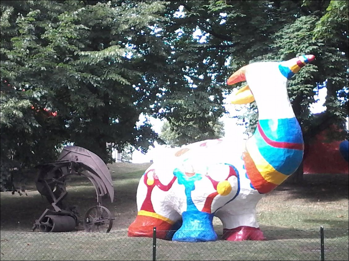 Dans les jardins du musée d'art moderne.