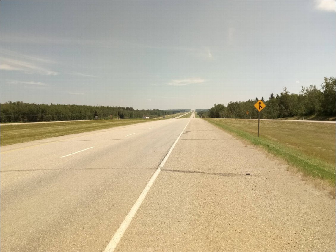 Je crois que c'est celle là les 60km. Heureusement que c'est pas complètement plat, je dois changer régulièrement de pignon pour pas m'endormir ;)