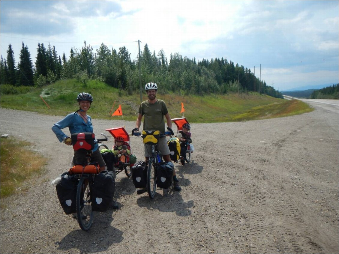 Une rencontre très inspirante :
www.thecyclingfamily.com
Des Austrio-hollandais sur la route pour 5 ans, avec Ben et Esmé, 3 et 5 ans.